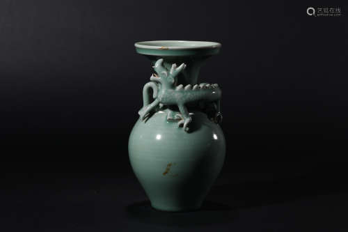 Dragon Head Bottle in Qing Dynasty