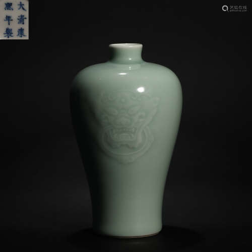 A Secretly Carved Plum Vase with Lion Ears in the Qing Dynas...