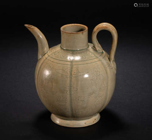 Celadon figure portable pot in Song Dynasty