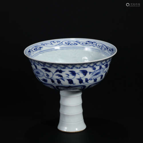 Blue and white flower goblet in Yuan Dynasty