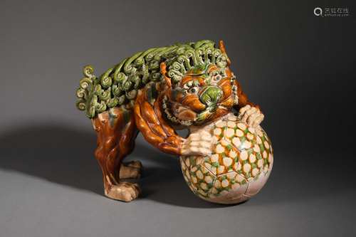 Three-color lion dance and ball in the Tang Dynasty
