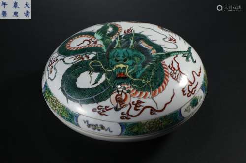 Colorful dragon pattern cover box in Ming dynasty