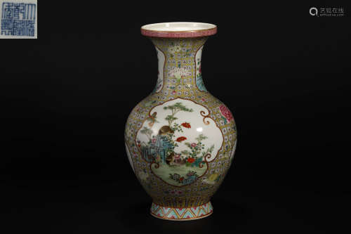 Famille rose window appreciation bottle in Qing Dynasty