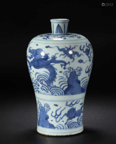 Blue and White Plum Vase with Dragon Pattern in Qing Dynasty