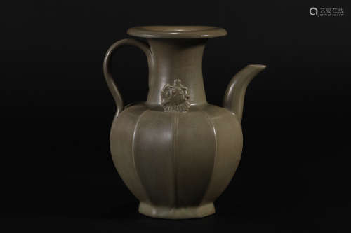 Celadon Holding Pot in Song Dynasty