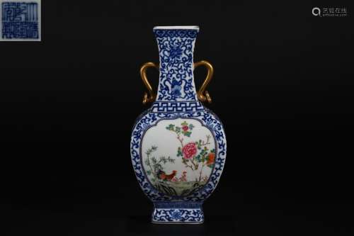 Blue and white window flower vase in Qing Dynasty