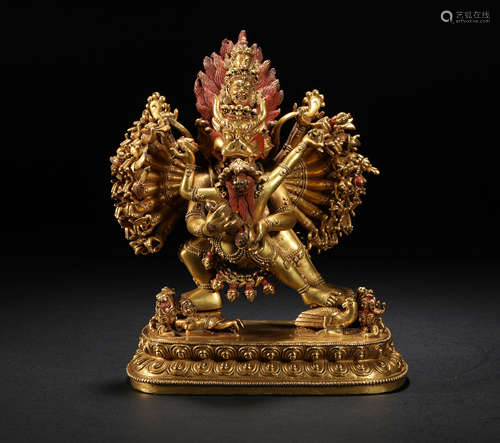 The gilt bronze and majestic King Kong in the Qing Dynasty