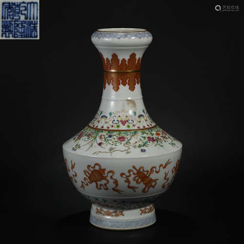 Pastel Flower Bottle in Qing Dynasty