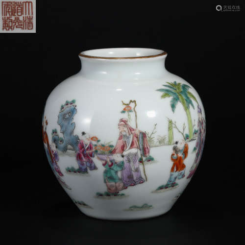 Pastel Figure Jar in Qing Dynasty