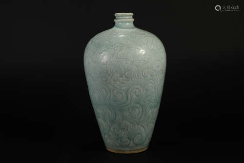 Celadon Flower Plum Vase in Song Dynasty