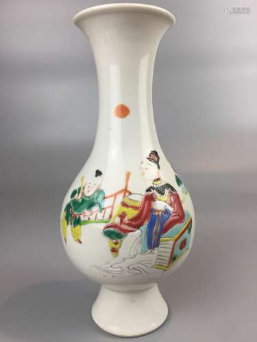 CHINESE FAMILLE ROSE PORCELAIN VASE , HAND PAINTED FIGURES ,...