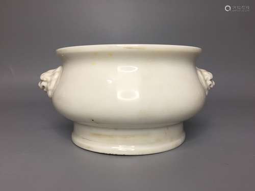 CHINESE WHITE GROUND PORCELAIN CENSER , D 16.5CM , H 8CM