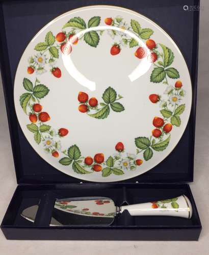 BOXED ROYAL WORCESTER 1994 STRAWBERRY CAKE PLATE 28.5CM AND ...