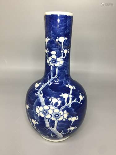 CHINESE BLUE AND WHITE CRACKLE ICE BOTTLE VASE,H 20CM