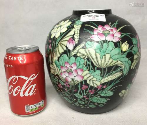 LARGE CHINESE BLACK GROUND FAMILLE ROSE GINGER JAR ,H 18CM