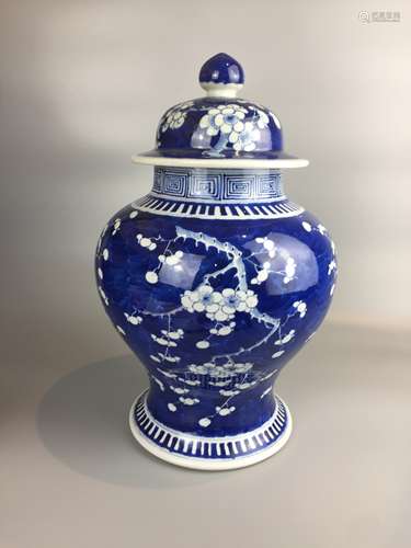 LARGE CHINESE AND BLUE AND WHITE JAR AND COVER ,H37.5CM