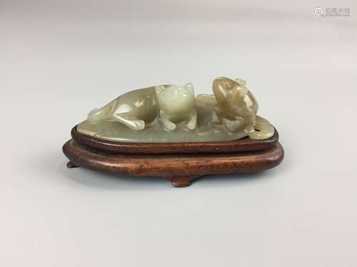 CHINESE JADE/HARDSTONE CRAVED CAT WITH HARDWOOD STAND, L 7.6...