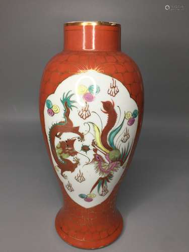 LARGE CHINESE FAMILLE ROSE CORAL GROUND VASE ,H 27CM