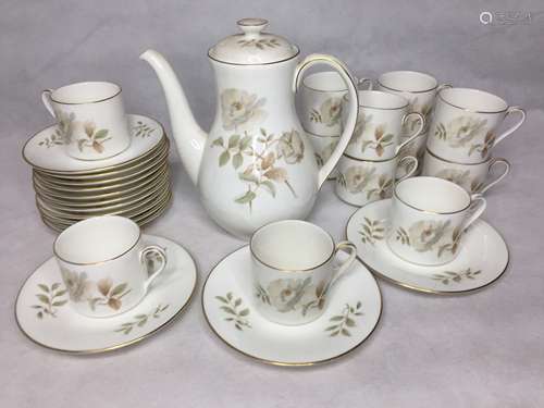 LARGE COLLECTION OF ROYAL DOULTON YORKSHIRE ROSE 1977 TEA SE...