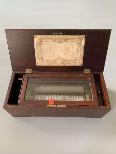 A 19TH CENTURY SWISS CYLINDER MUSIC BOX WITH SIX AIRS, 39.5C...