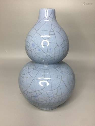 CHINESE CRACKLE GLAZED BLUE GROUND DOUBLE GOURD VASE ,H 24CM