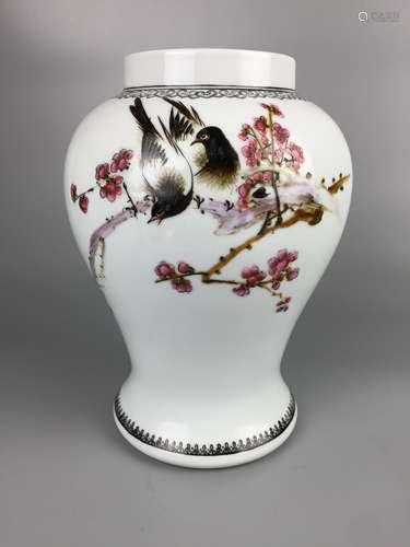 CHINESE FAMILLE ROSE PORCELAIN VASE , HAND PAINTED BIRDS,H22...