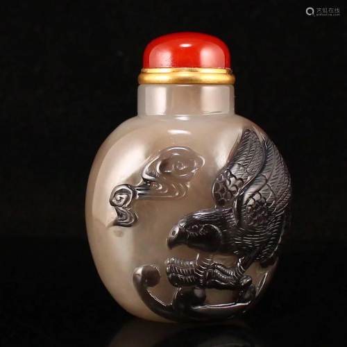 Chinese Agate Low Relief Eagle Snuff Bottle