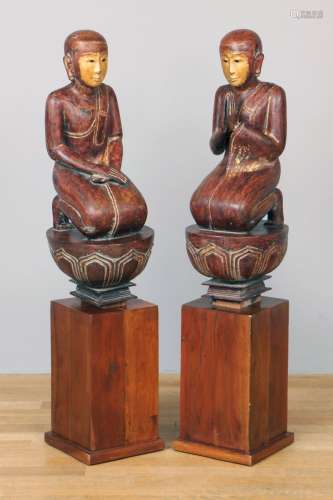 Paar burmesische Mönchsfiguren
