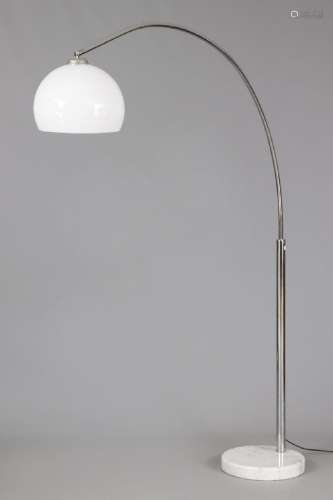 Bogenlampe im Stile der 1970er Jahre