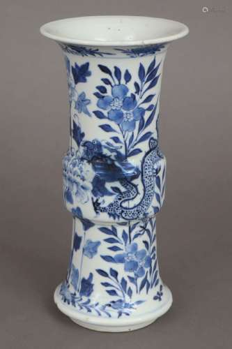 Chinesische Porzellanvase in Gu-Form