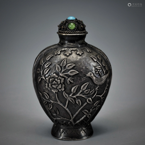A Silver Peony and Bird Snuff Bottle Qing Dynasty
