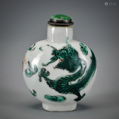 A Green Enameled Dragon Snuff Bottle Qing Dynasty