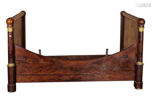 Sleigh bed