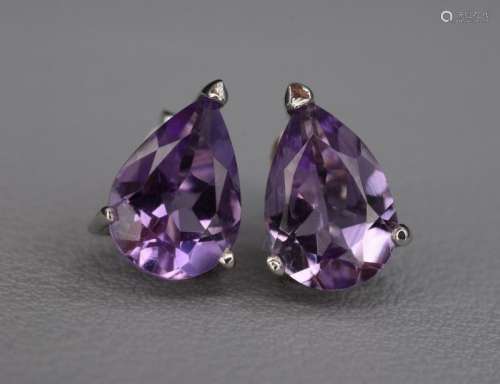 Pair of 925 silver earrings with amethysts