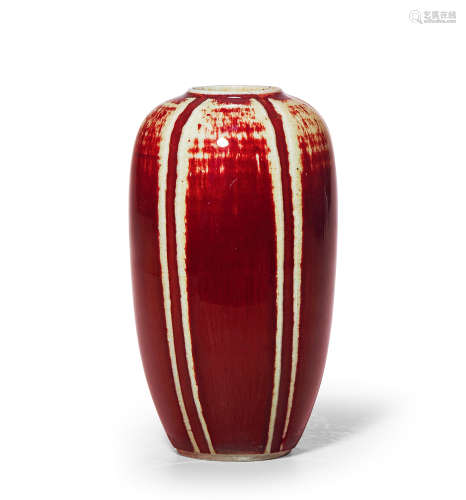 清中期 红釉瓜棱形瓶