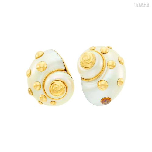Maz Pair of Gold and Shell Earclips