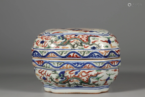 Wucai 'Dragon' Lidded Box