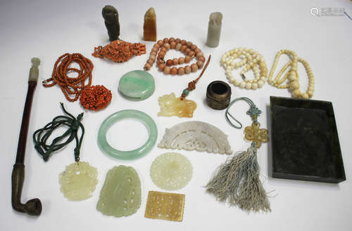 A collection of Chinese carved hardstone items and assorted ...