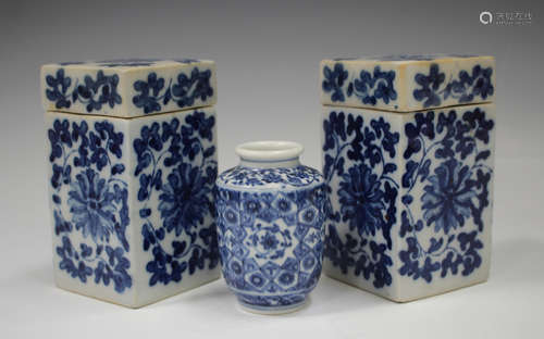 A Chinese blue and white porcelain vase, mark of Yongzheng b...