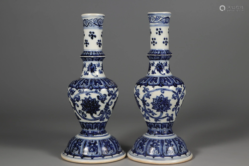 A Pair of Blue White 'Flower' Vase