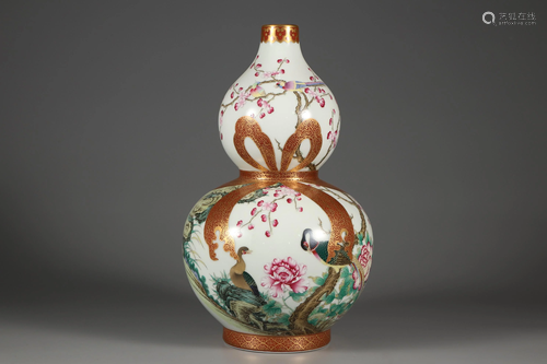 Famille Rose 'Flower' Double Gourd Vase