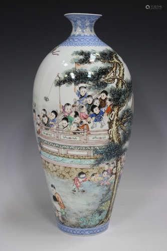 A Chinese famille rose enamelled eggshell porcelain vase, ma...