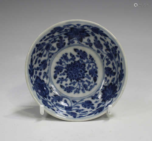 A Chinese Ming style blue and white porcelain circular snuff...