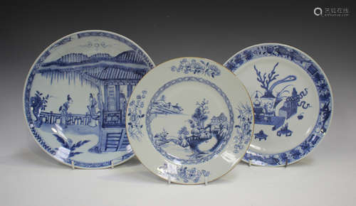 A Chinese blue and white export porcelain plate, Qianlong pe...