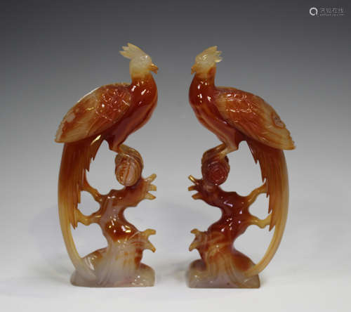 A pair of Chinese carved agate figures of pheasants, Republi...