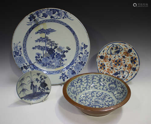 A Chinese Tek Sing cargo blue and white porcelain saucer dis...