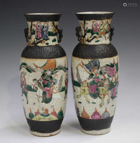 A pair of Chinese famille rose crackle glazed porcelain vase...