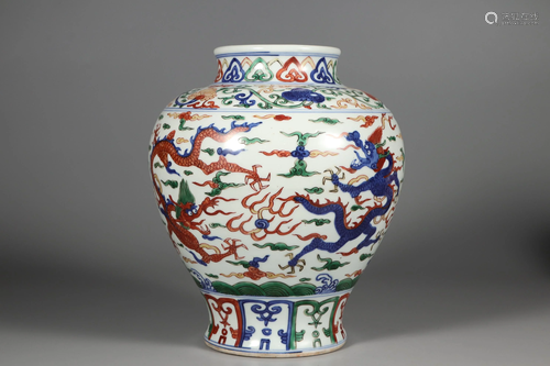 Wucai 'Dragon' Vase