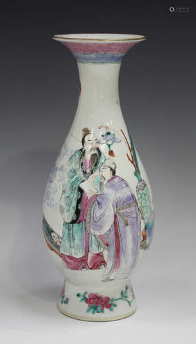 A Chinese famille rose porcelain vase, late Qing dynasty, of...