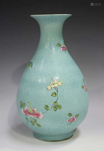 A Chinese famille rose enamelled turquoise ground porcelain ...